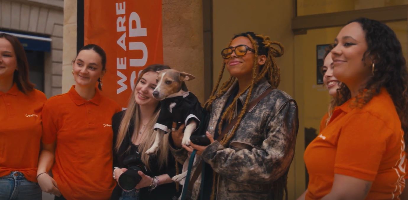 Oli & Monday, présents à Bordeaux pour l'occasion, se sont mis en tenue de soirée et ont pu pu animer les backstages de l'événement !