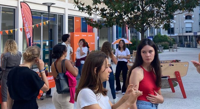 Étudiants Sup de Pub sur le campus de Paris